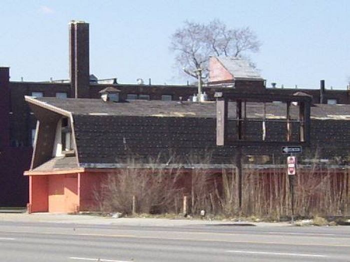Red Barn Restaurant - 11133 E  Jefferson Ave Detroit (newer photo)